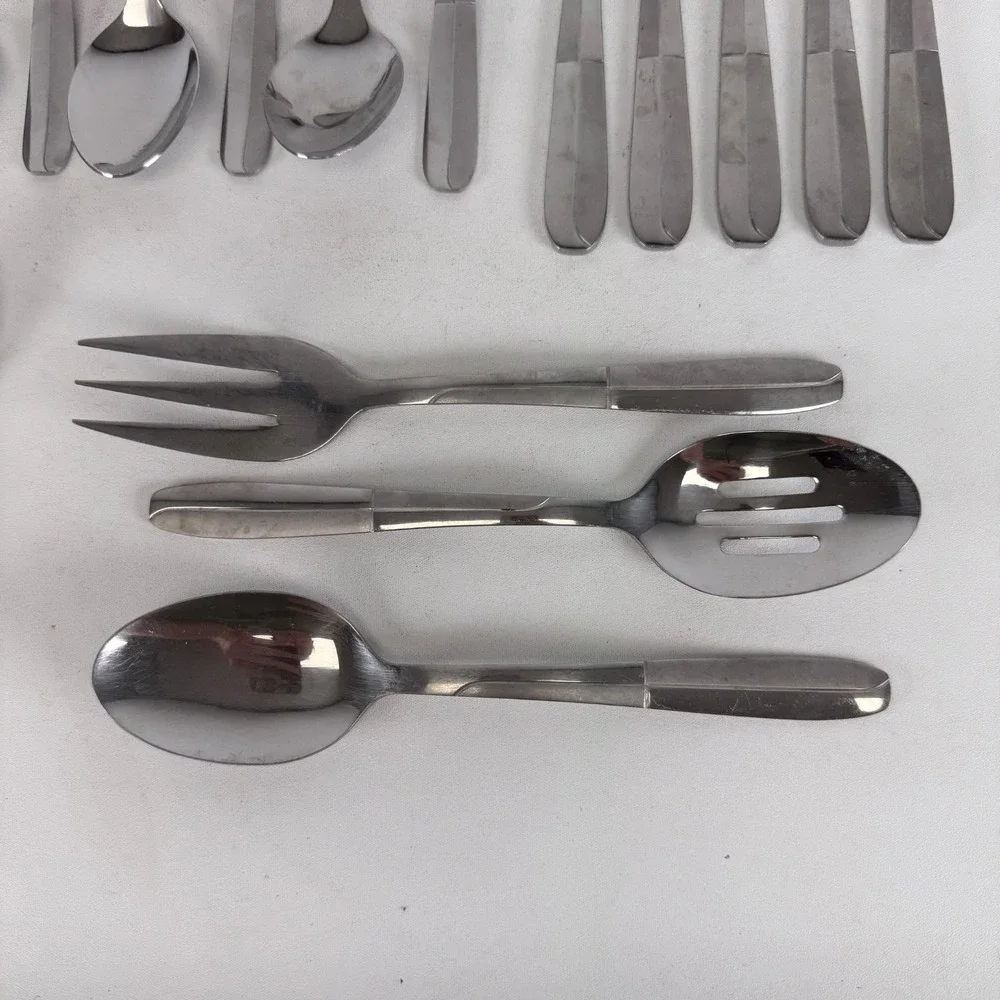 Mixed lot of 19 pc CAMBRIDGE CBS 176 Stainless Flatware Set
